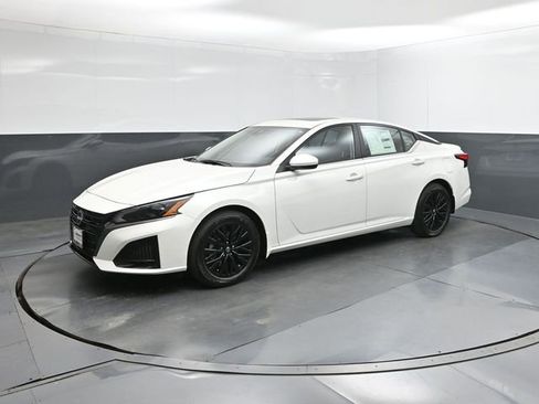 New 2026 Nissan Altima 2.5 SV w/ SV Special Edition Package image 34