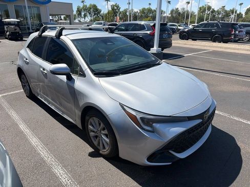 Used 2025 Toyota Corolla SE FWD image 3