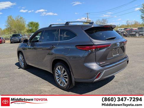 Used 2023 Toyota Highlander Platinum AWD/4WD image 5