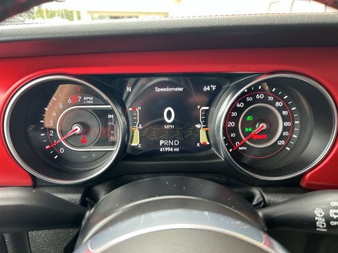 Used 2022 Jeep Wrangler Unlimited Rubicon w/ LED Lighting Group AWD/4WD image 24