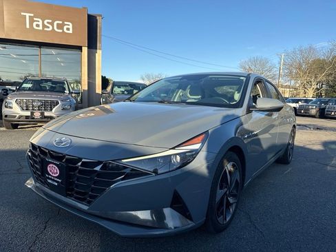 Used 2021 Hyundai Elantra Limited FWD image 2