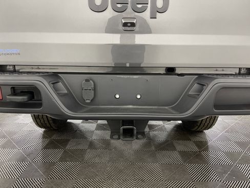 Used 2022 Jeep Gladiator Sport image 6