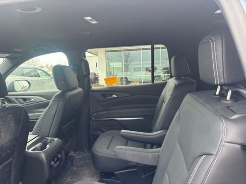 Used 2025 Chevrolet Traverse LT w/ Driver Confidence Package image 9