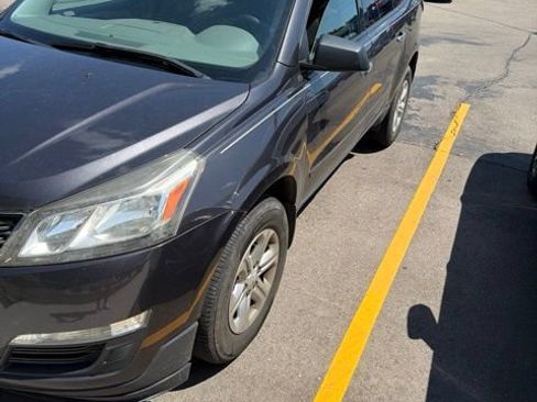 Used 2015 Chevrolet Traverse LS FWD image 3