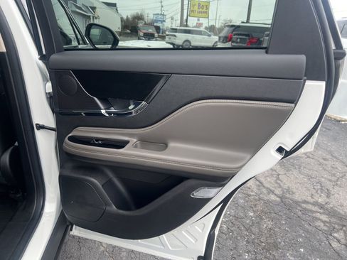 Used 2023 Lincoln Corsair Reserve w/ Rear Removable Package Tray image 27