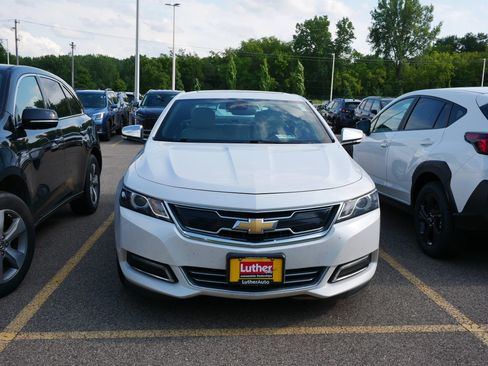 Used 2017 Chevrolet Impala Premier w/ Enhanced Convenience Package FWD image 2