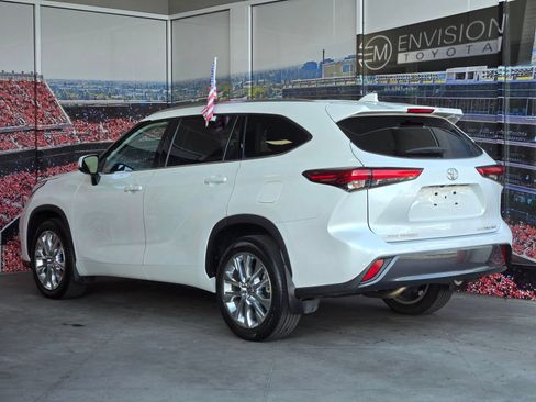 Used 2022 Toyota Highlander Limited AWD/4WD image 5