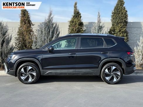 Used 2025 Volkswagen Taos SE image 4