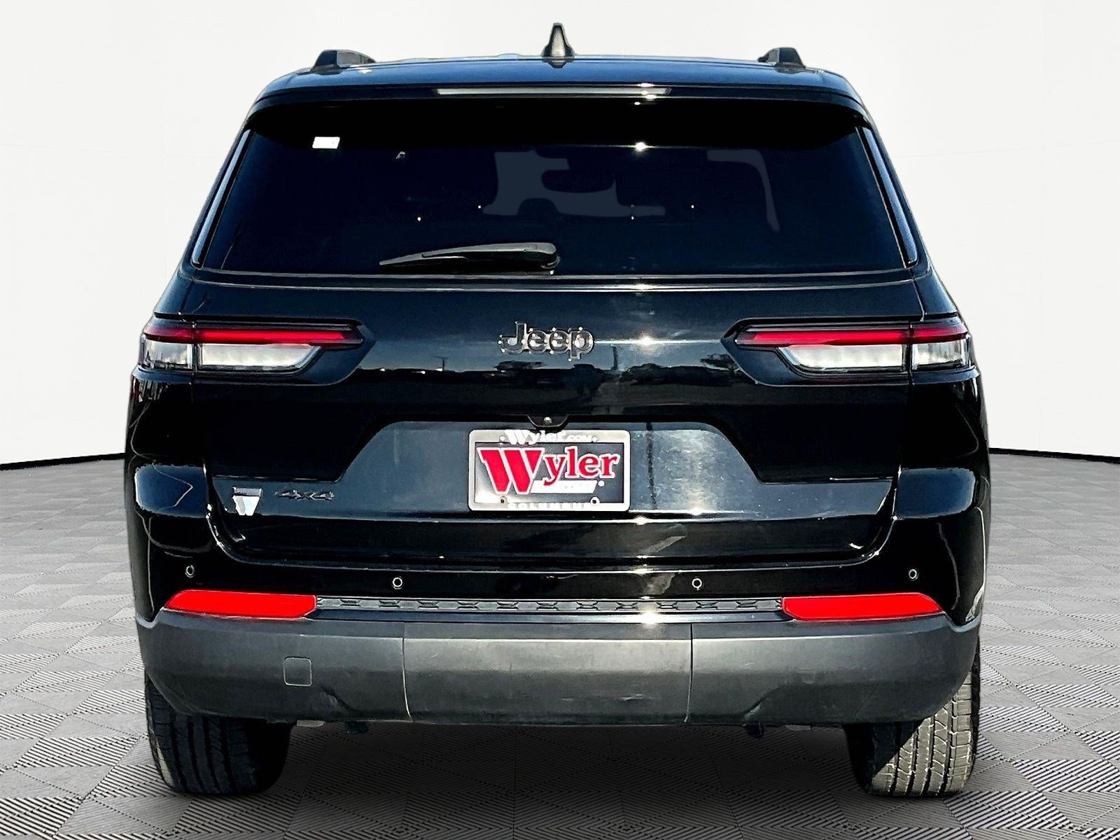 Used 2022 Jeep Grand Cherokee L Laredo AWD/4WD image 5