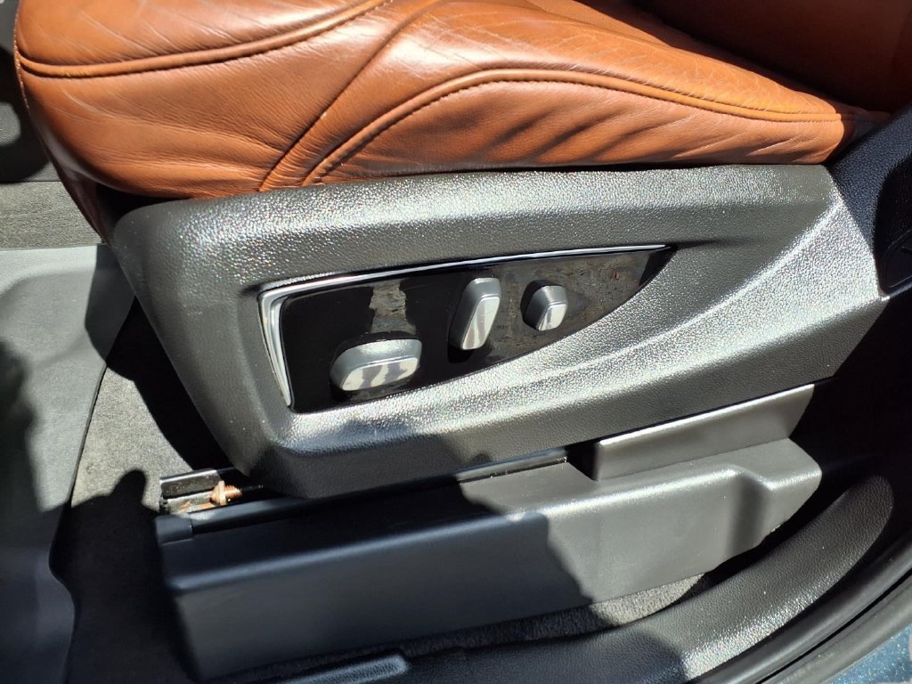 Used 2019 Cadillac Escalade Luxury AWD/4WD image 23