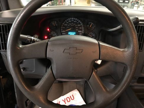 Used 2006 Chevrolet Express 1500 Passenger image 9