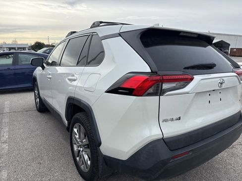 Used 2021 Toyota RAV4 XLE Premium w/ Carpet Mat Package (TMS) image 7