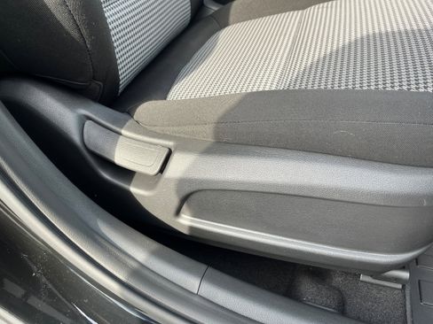 Used 2021 Hyundai Kona SE image 15