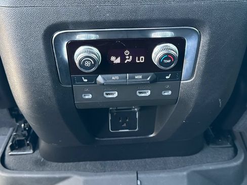 Used 2023 GMC Yukon Denali w/ Advanced Technology Package AWD/4WD image 31