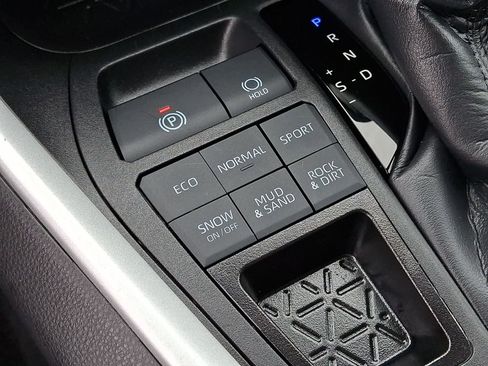 Certified 2025 Toyota RAV4 XLE image 28