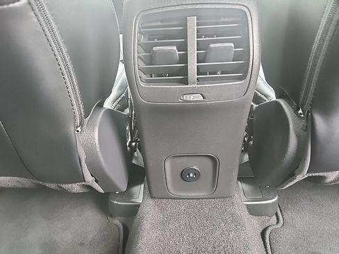 Used 2025 Ford Escape Platinum AWD/4WD image 31
