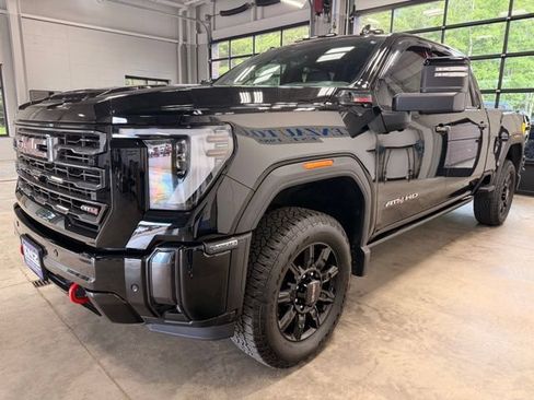 Used 2024 GMC Sierra 2500 AT4 w/ AT4 Premium Plus Package AWD/4WD image 4