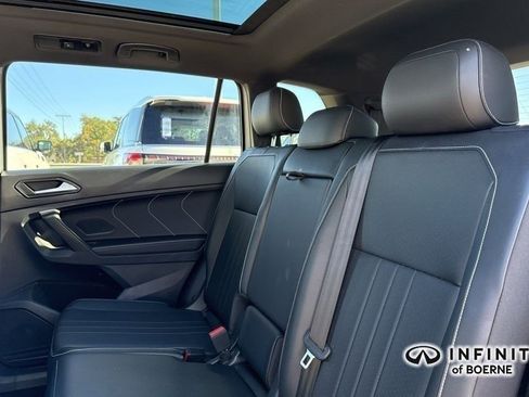 Used 2022 Volkswagen Tiguan SE R-Line image 32