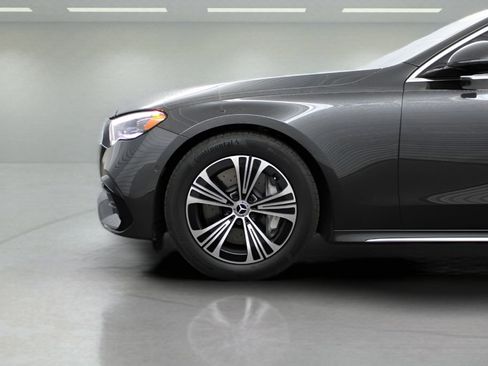 Used 2025 Mercedes-Benz E 450 4MATIC Sedan image 9