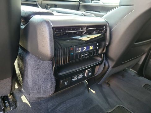 Used 2025 Jeep Wagoneer 2WD w/ Premium Group I image 10
