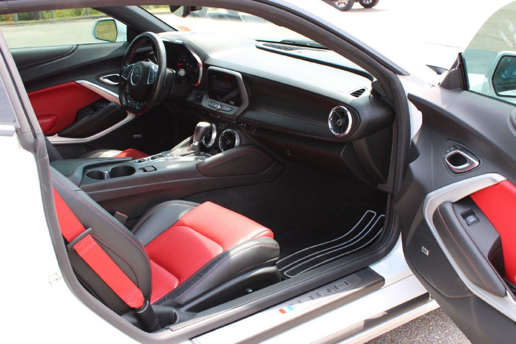 Used 2021 Chevrolet Camaro SS RWD image 9