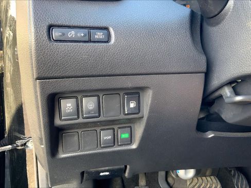 Used 2020 Nissan Rogue S FWD image 36