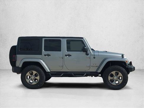 Used 2018 Jeep Wrangler Unlimited Sahara image 4
