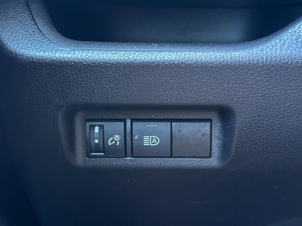 Used 2025 Toyota RAV4 XLE FWD image 36