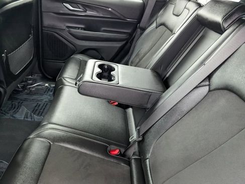 Used 2023 Jeep Grand Cherokee Altitude image 20