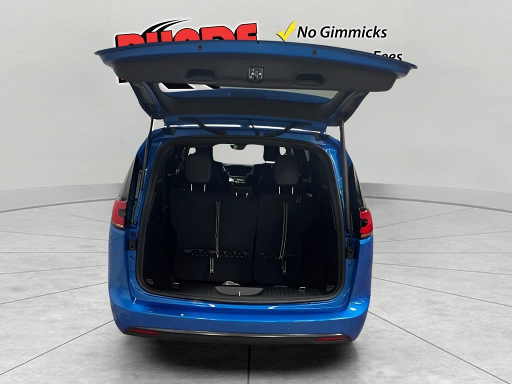 New 2026 Chrysler Pacifica Select w/ S Appearance Package FWD image 10