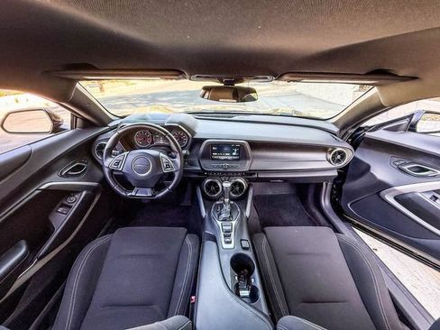 Used 2016 Chevrolet Camaro LT RWD image 7