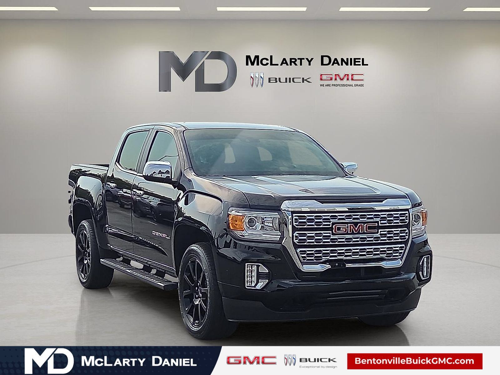 Used 2022 GMC Canyon Denali w/ Denali Black Edition Package AWD/4WD image 1