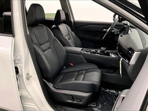 New 2025 Nissan Rogue SL w/ Tech Package AWD/4WD image 36