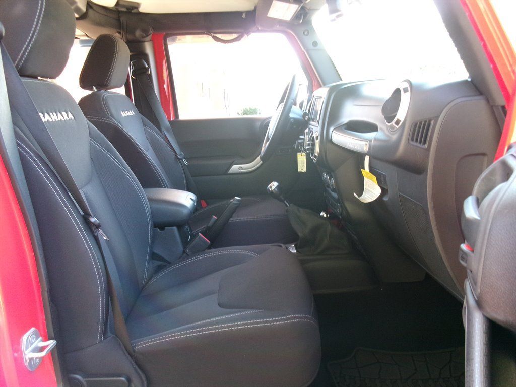 Used 2013 Jeep Wrangler Unlimited Sahara w/ Mopar Chrome Edition Group AWD/4WD image 19
