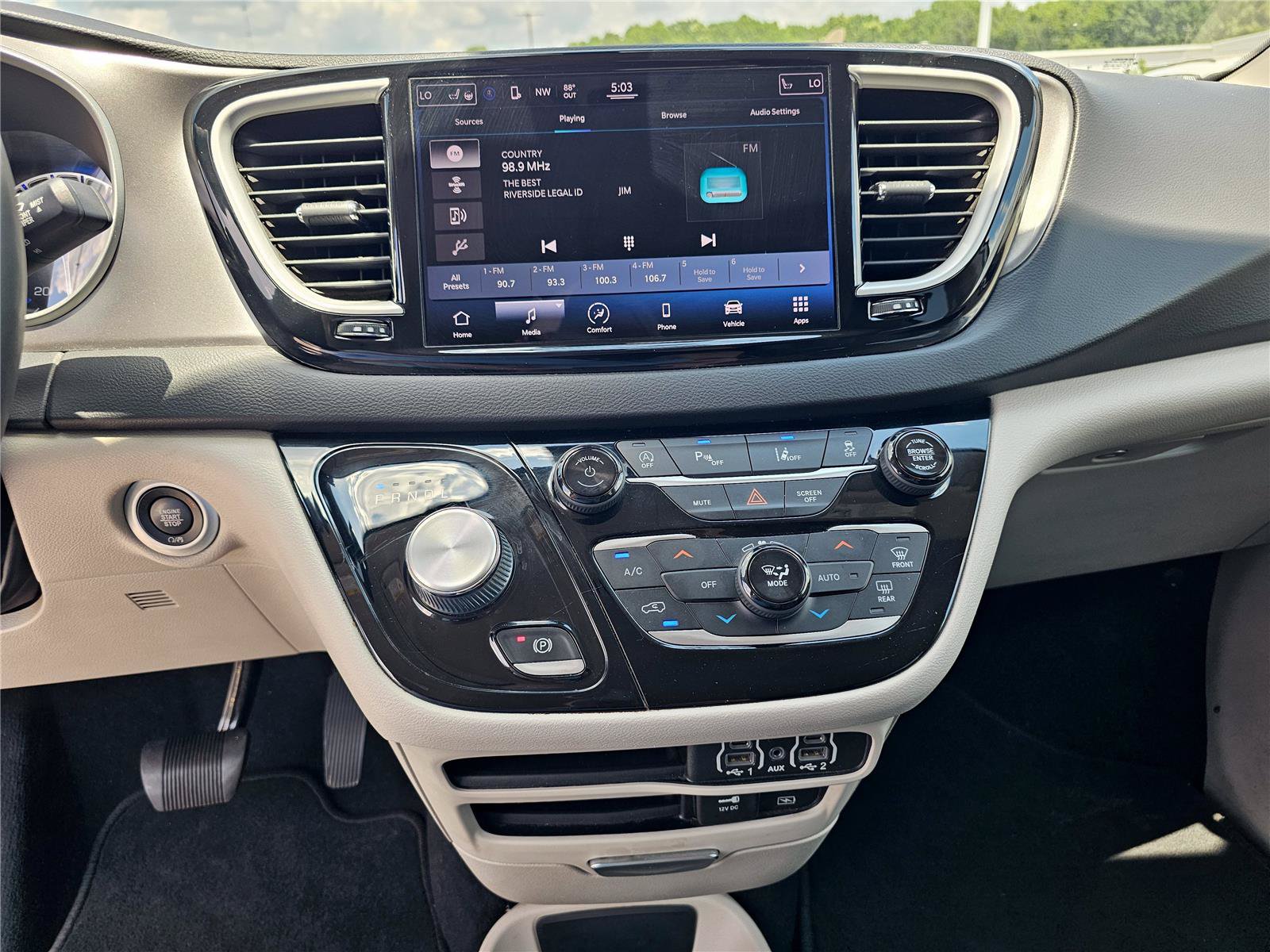 Used 2022 Chrysler Pacifica Touring-L FWD image 24