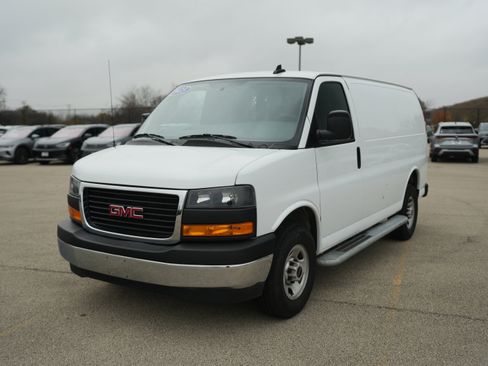 Used 2023 GMC Savana 2500 w/ Driver Convenience Package image 4