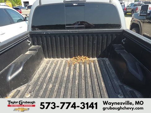 Used 2018 Toyota Tacoma TRD Off-Road w/ Technology Package AWD/4WD image 6