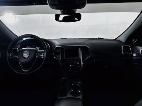 Used 2019 Jeep Grand Cherokee Laredo AWD/4WD image 13