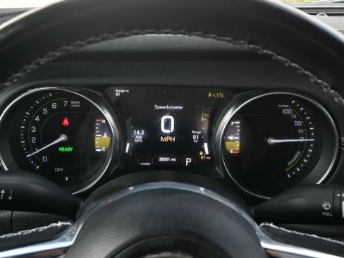 Used 2023 Jeep Wrangler Unlimited Sahara w/ Cold Weather Group AWD/4WD image 20