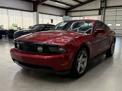 Used 2010 Ford Mustang GT RWD image 5
