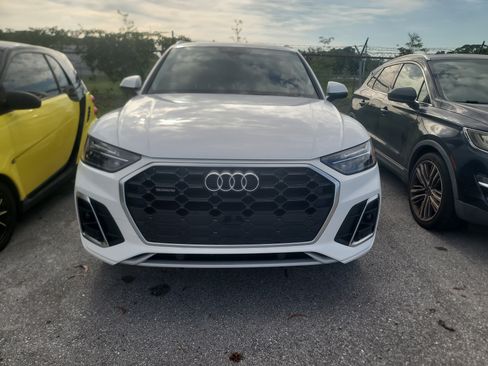 Used 2022 Audi Q5 2.0T Premium w/ Convenience Package AWD/4WD image 2
