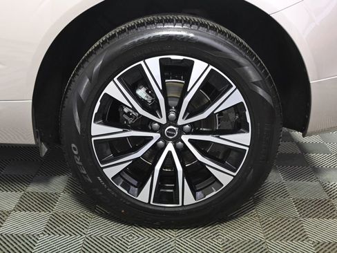 Used 2025 Volvo XC60 B5 Plus AWD/4WD image 20