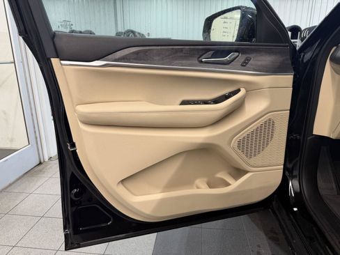 Certified 2024 Jeep Grand Cherokee Limited w/ Luxury Tech Group II AWD/4WD image 16