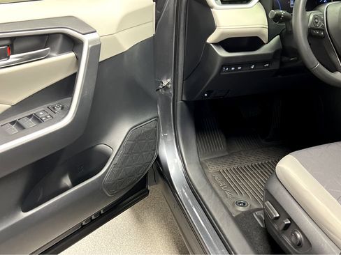Used 2023 Toyota RAV4 XLE w/ Convenience Package AWD/4WD image 8