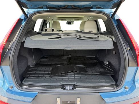 Certified 2023 Volvo XC40 B5 Plus w/ Climate Package AWD/4WD image 11