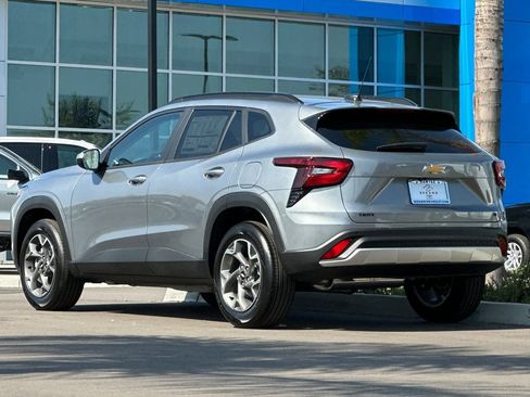 New 2026 Chevrolet Trax LT w/ Driver Confidence Package FWD image 6