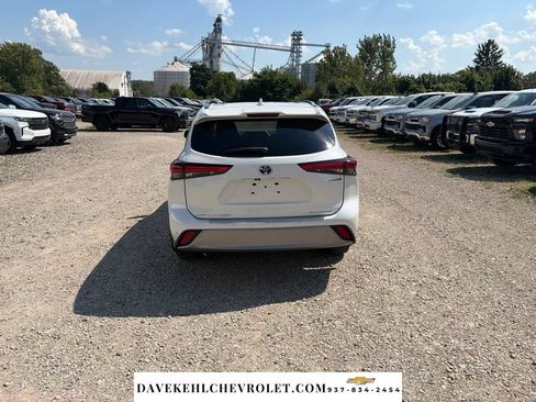 Used 2021 Toyota Highlander Platinum AWD/4WD image 4