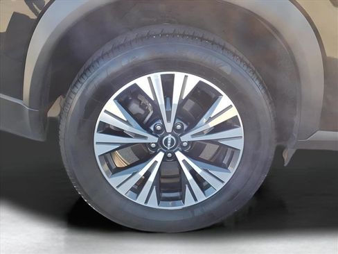 Used 2023 Nissan Rogue SV image 7