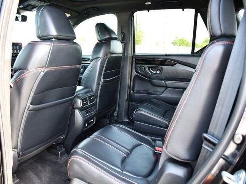 Used 2023 Honda Pilot TrailSport image 17