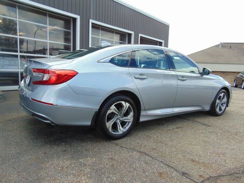Used 2020 Honda Accord EX image 9